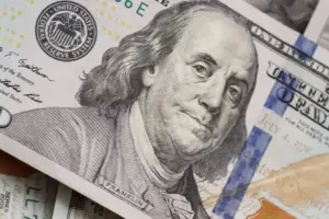 El dólar oficial y los dólares financieros mantienen su estabilidad en el mercado al inicio de la jornada.